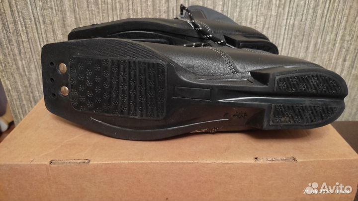 Лыжные ботинки