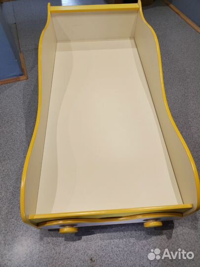 Кровать-машинка