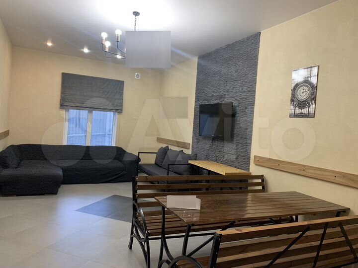 Коттедж 500 м² на участке 10 сот.