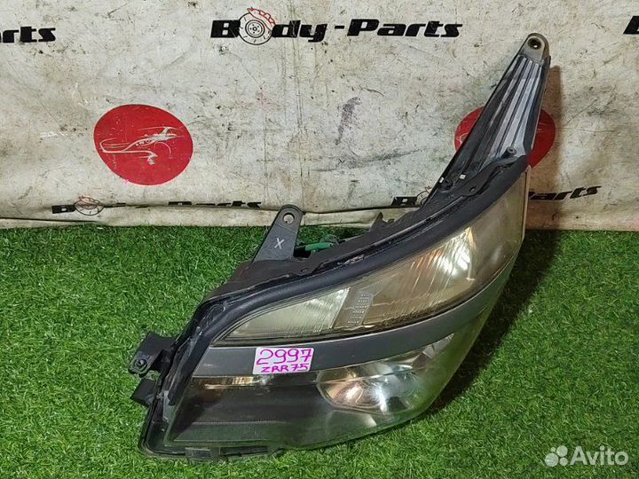 Фара передняя левая Toyota Voxy ZRR75 3ZR-FAE 2010