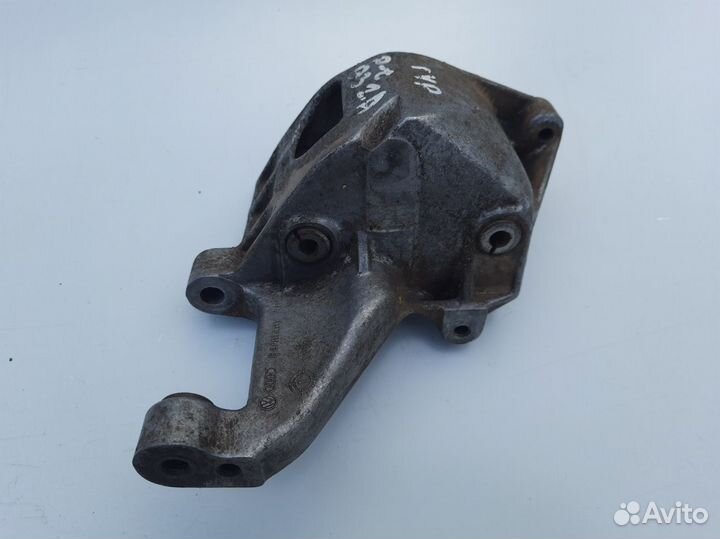 Кронштейн гидроусилителя Volkswagen Passat B3