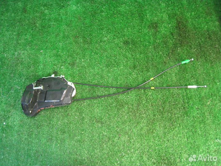 Замок двери задней левой Toyota Yaris P13 2015