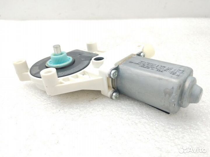 Моторчик стеклоподъемника задний правый Bmw