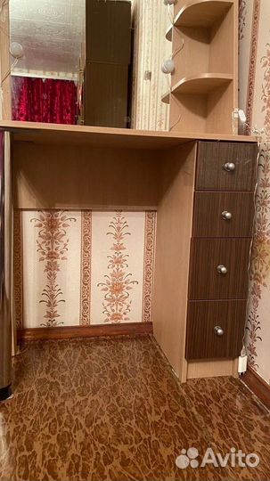 Зеркальный столик