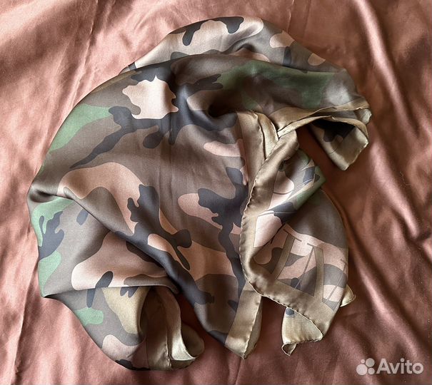 Шелковый платок шарф valentino камуфляж