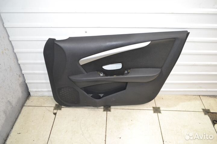 Обшивка двери передняя правая Nissan Almera G15