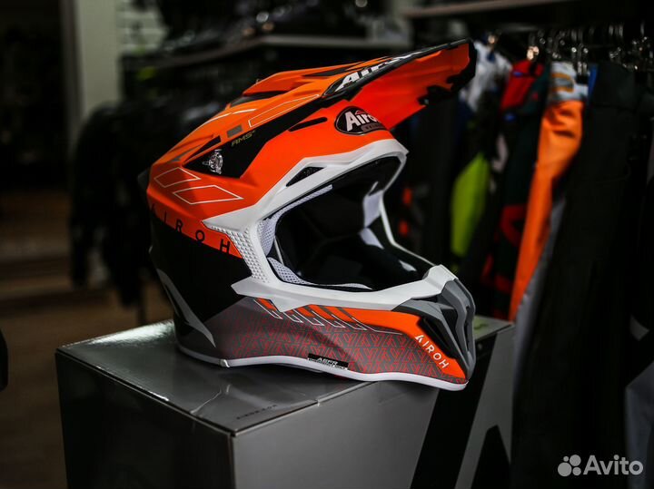 Мотошлем Airoh strycker skin orange matt