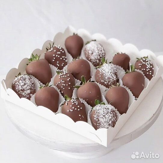 Клубника и бананы в шоколаде