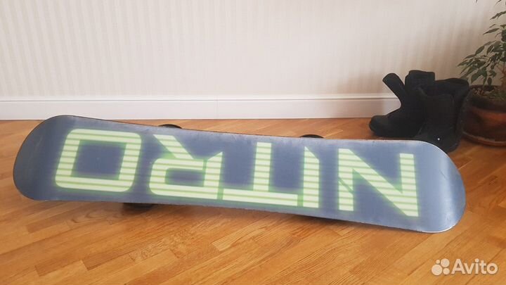 Сноуборд с креплением и ботинками