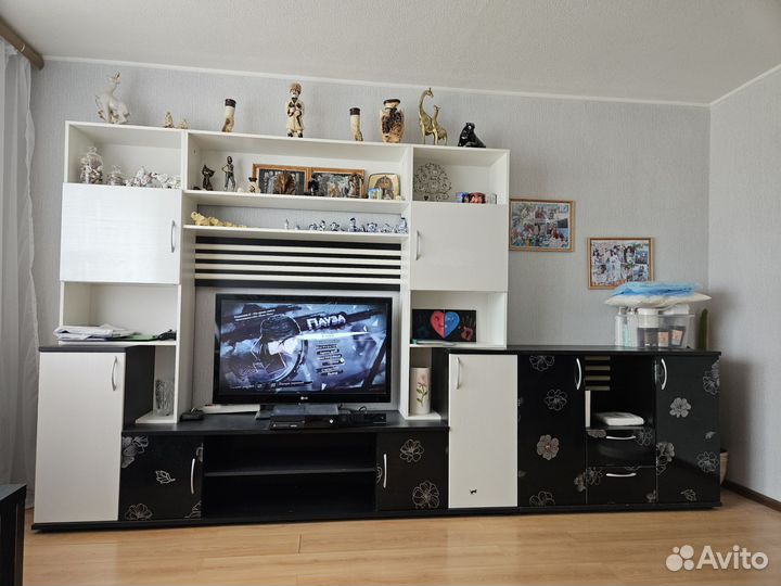 Стенка в гостиную