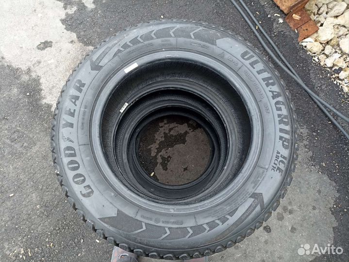Goodyear Ultragrip Ice Arctic 195/65 R15 91T
