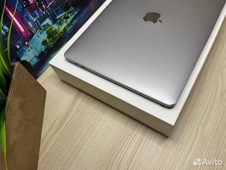 Macbook Pro 13 2019 i7 16gb Топовый