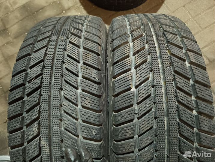 Accelera 651 215/60 R16