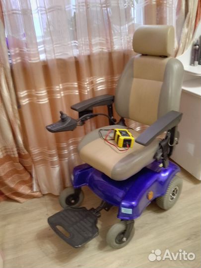 Коляска инвалидная, с электроприводом