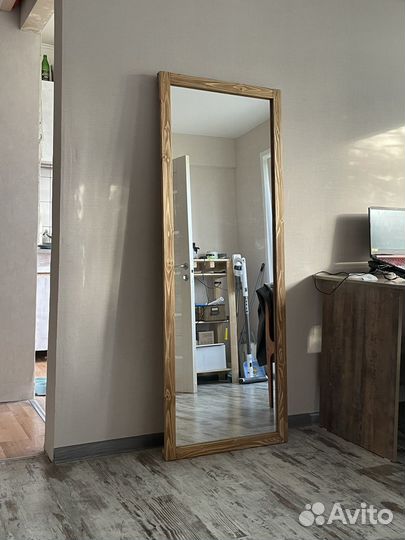 Зеркало напольное в деревянной раме