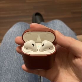 Продаю AirPods