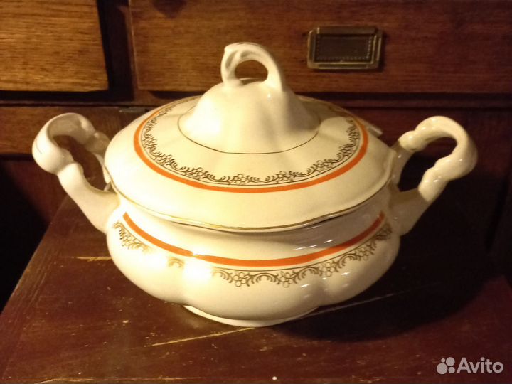 Фарфоровая супница