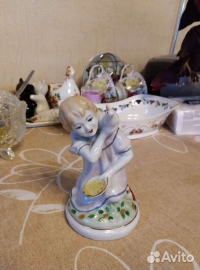 Фарфоровая статуэтка