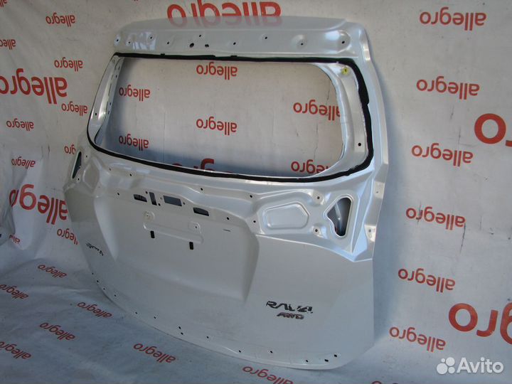 Toyota RAV4 крышка багажника 2015-2017