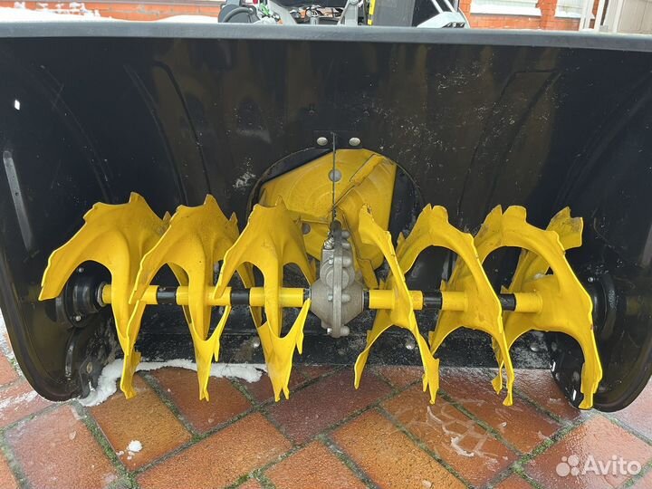 Снегоуборщик champion st1376Е