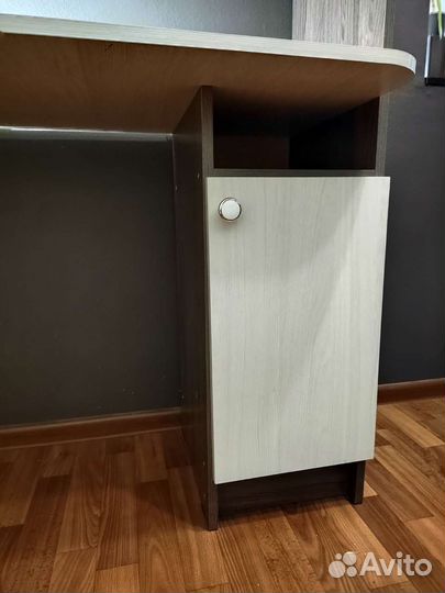 Письменный стол, компьютерный стол