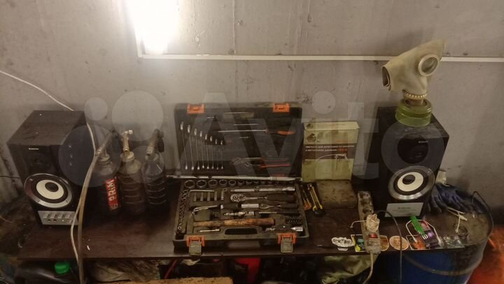 Гараж с подъемником, автосервис