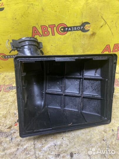 Корпус воздушного фильтра Mercedes-Benz C-Class