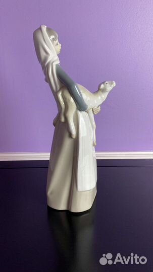 Редкая статуэтка Ладро Испания. Девушка с ягненком