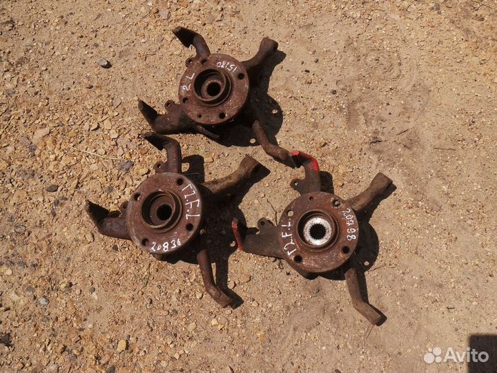 Кулак поворотный левый Golf 2