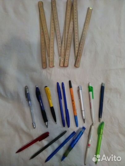 Канцелярская линейка и Набор авторучек