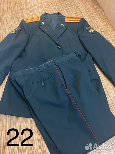 Форма офисная, ботинки, кашне