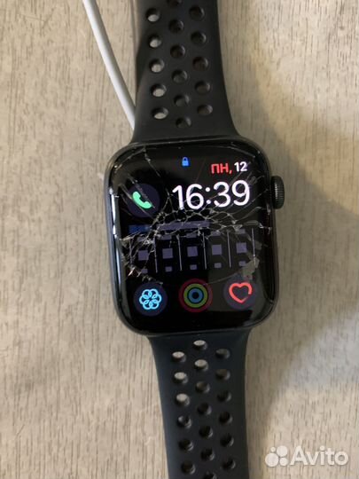 Часы apple watch se 44 mm nike