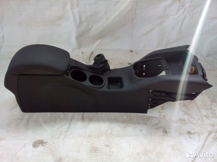 Подлокотник. Ситроен С4 с 2011г