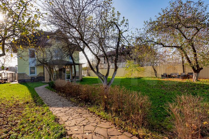 Коттедж 450 м² на участке 17 сот.