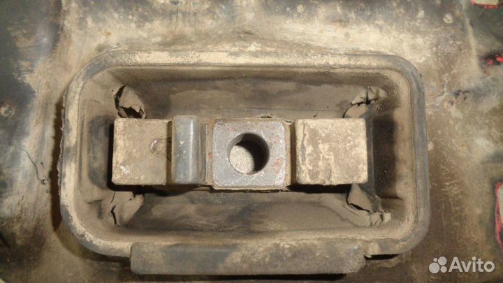 Опора кпп левая Ford Focus 3