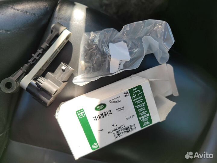 Датчик высоты положения кузова пп LR range rover S