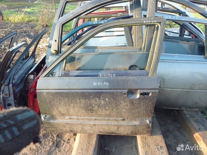 Volkswagen passat B3 дверь левая передняя