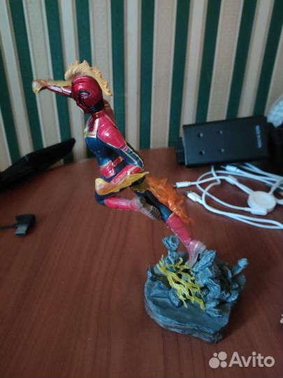 Коллекционная фигурка капитан Марвел