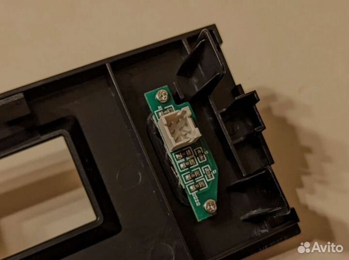 Рамка для экрана вместо магнитолы Megane2