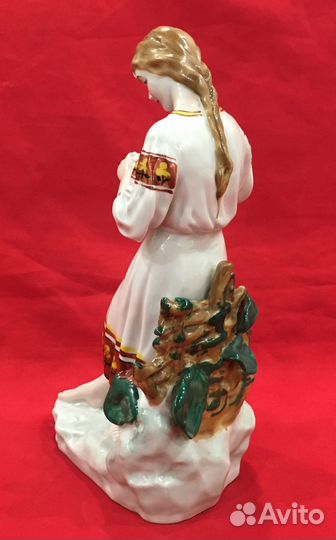 Статуэтка фарфоровая. Гадалка. Склейка. СССР