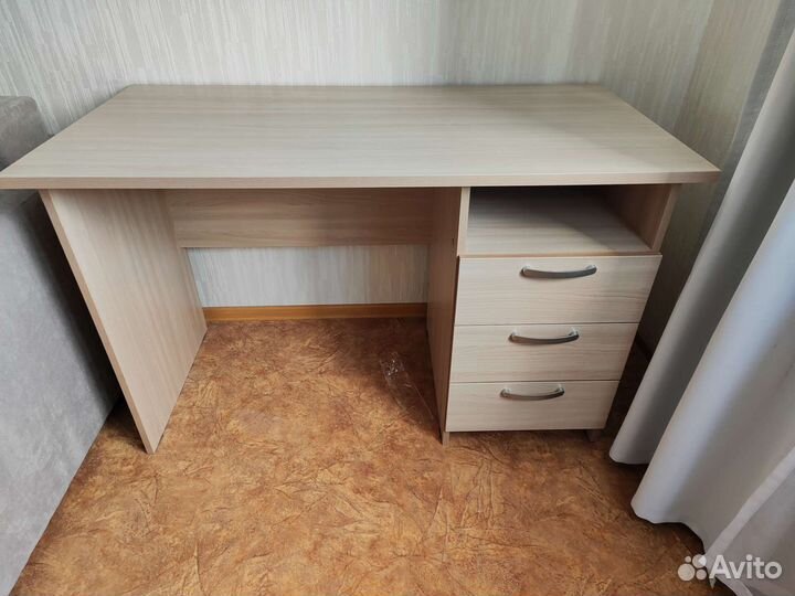 Компьютерный стол новый