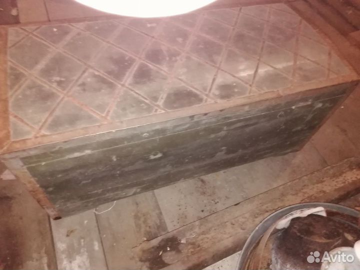 Старинный сундук с замком