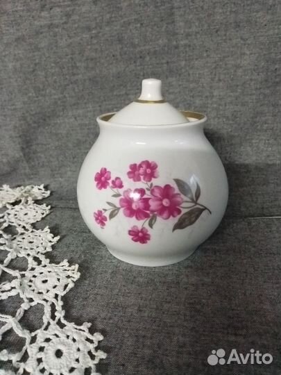 Сахарницы,чайник,молочники,блюдца СССР