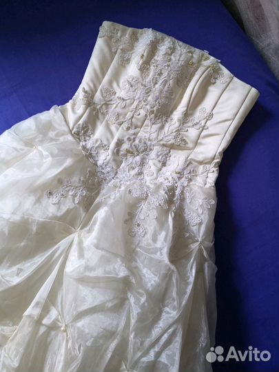 Белое платье