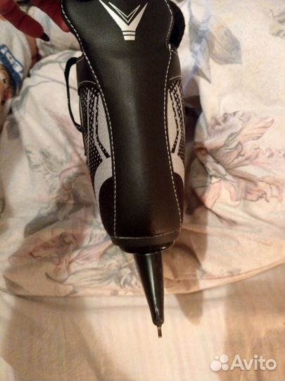 Коньки хоккейные