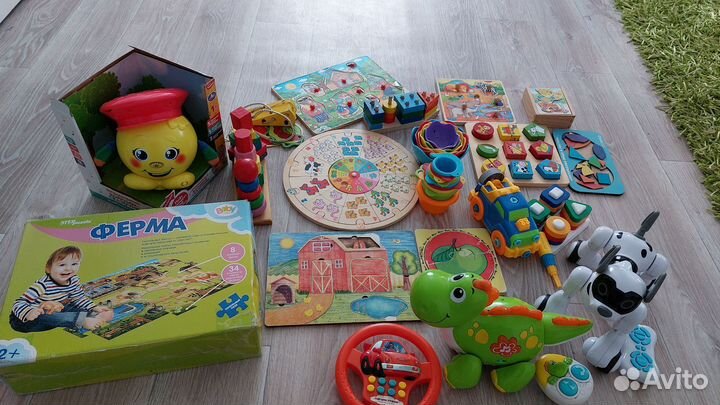 Роботы динозавр и 2 собаки