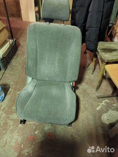 Сидения тоёта креста передние