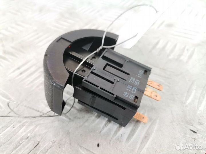 Кнопка аварийной сигнализации Opel Astra F рест