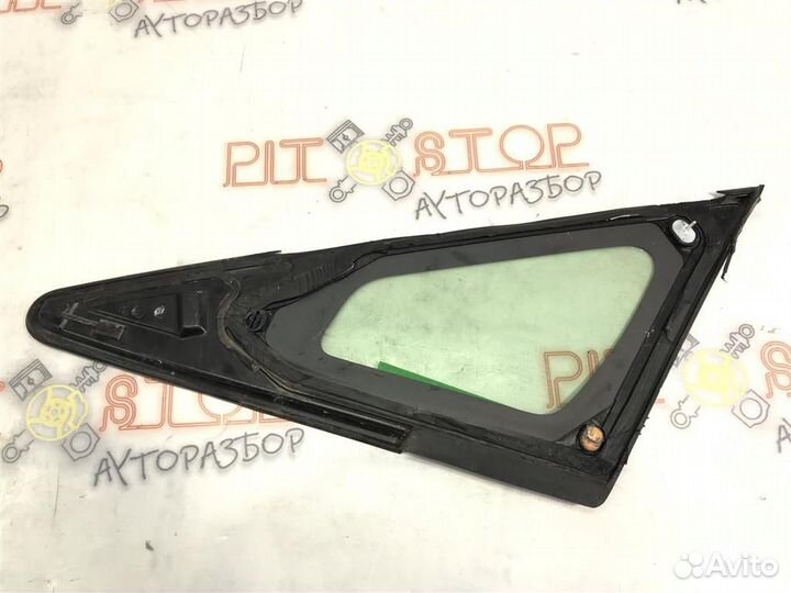 Стекло боковое глухое правое Toyota prius ZVW30 2