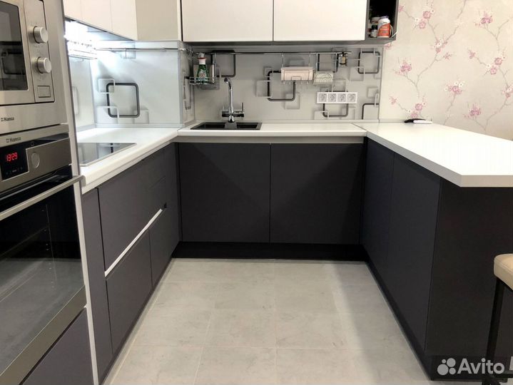 Кухня современная на заказ. Доставка и сборк